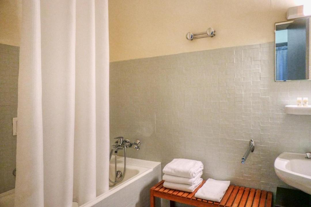 Hotel Univers Carpentras Zewnętrze zdjęcie