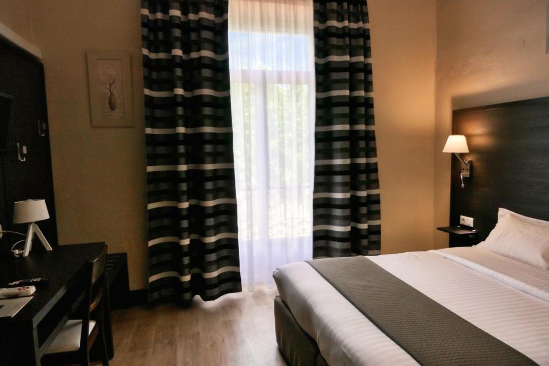 Hotel Univers Carpentras Zewnętrze zdjęcie